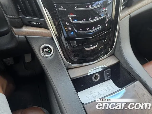 Cadillac Escalade 2017 thumb 7