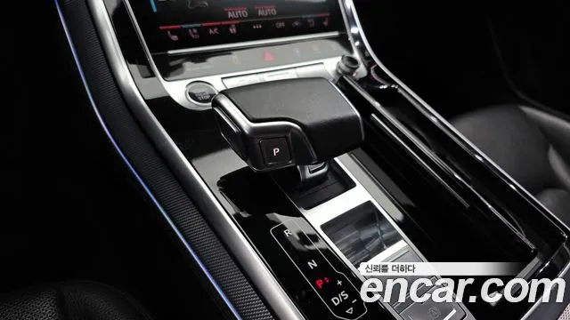 Audi Q8 2021 thumb 9