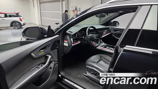 Audi Q8 2021 thumb 10