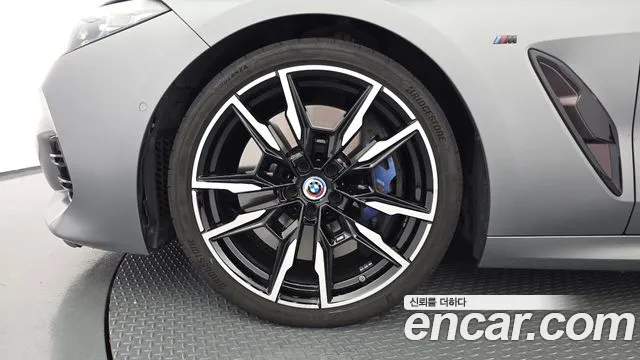 BMW 8-Series 2022 thumb 4