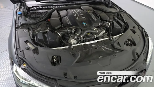 BMW 8-Series 2022 thumb 5