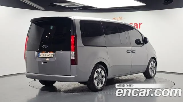 Hyundai Staria 2023 thumb 2
