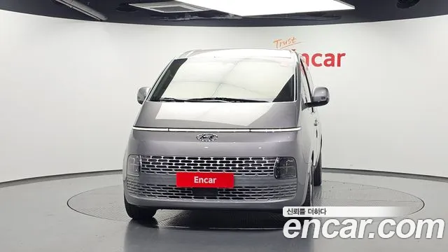 Hyundai Staria 2023 thumb 3