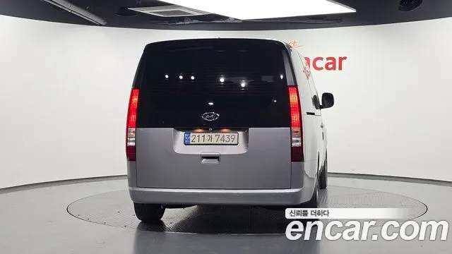 Hyundai Staria 2023 thumb 4