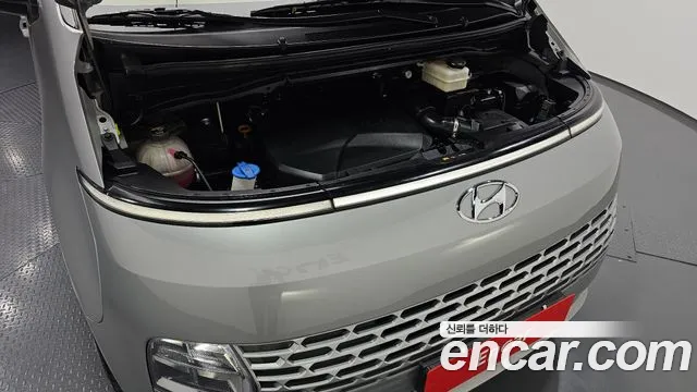 Hyundai Staria 2023 thumb 6