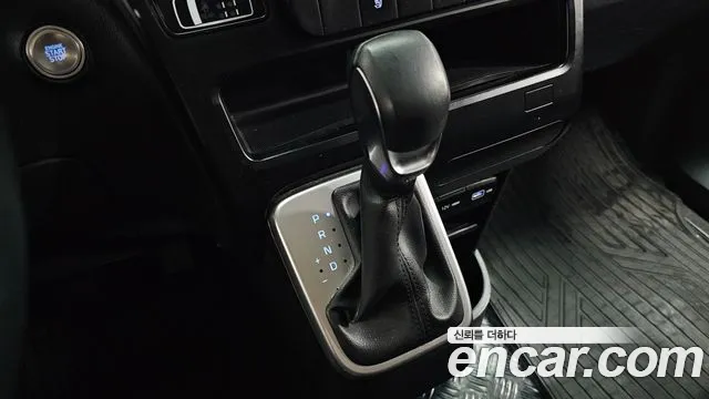 Hyundai Staria 2023 thumb 9