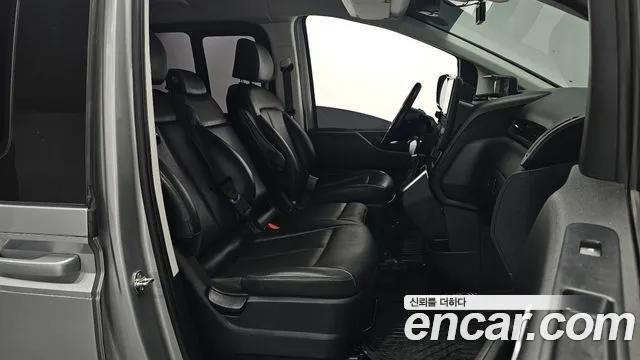 Hyundai Staria 2023 thumb 10