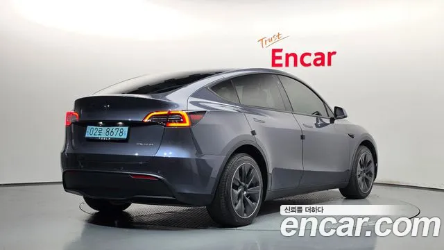 Tesla Model Y 2022 thumb 2