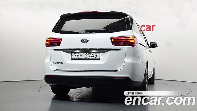 Kia Carnival 2019 thumb 4