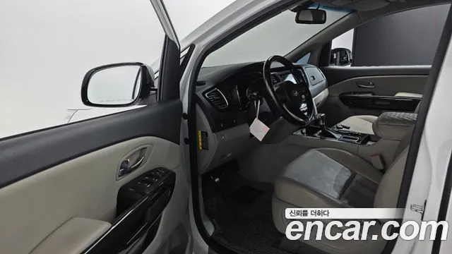 Kia Carnival 2019 thumb 10