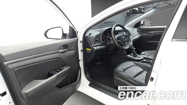 Hyundai Avante 2017 thumb 10