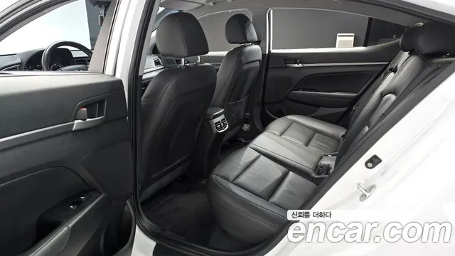 Hyundai Avante 2017 thumb 11