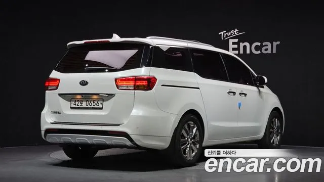 Kia Carnival 2016 thumb 2