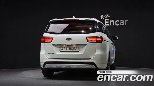 Kia Carnival 2016 thumb 4