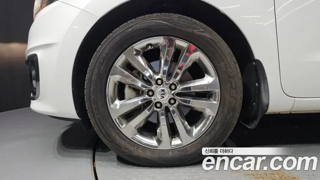 Kia Carnival 2016 thumb 5