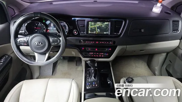 Kia Carnival 2016 thumb 7