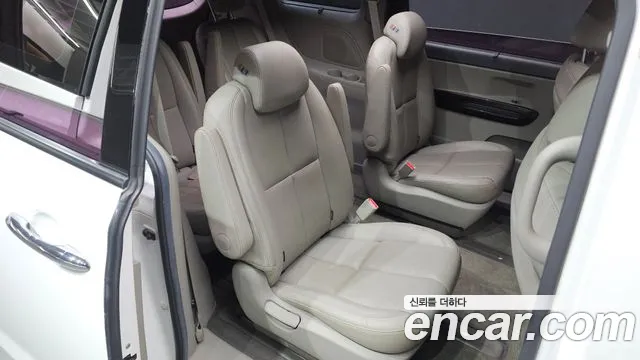 Kia Carnival 2016 thumb 12