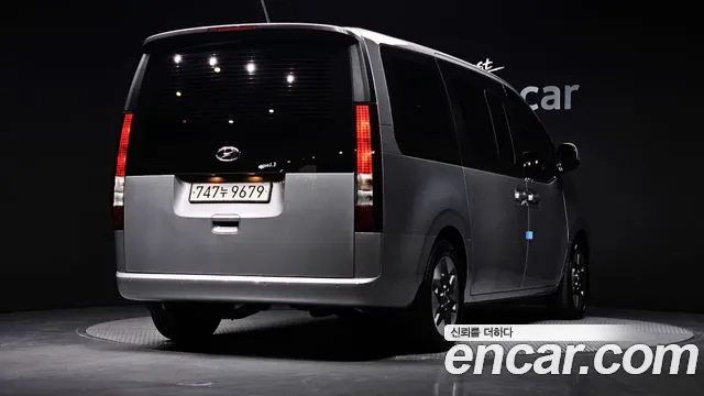 Hyundai Staria 2023 thumb 2