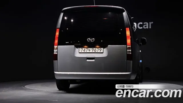 Hyundai Staria 2023 thumb 4