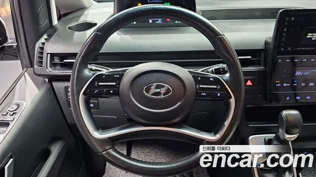 Hyundai Staria 2023 thumb 5