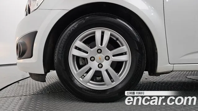 ChevroletGMDaewoo Aveo 2013 thumb 4