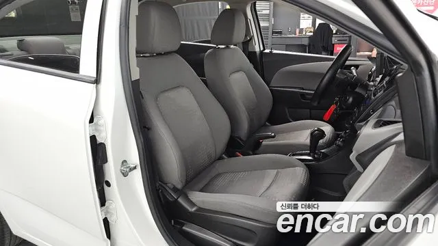ChevroletGMDaewoo Aveo 2013 thumb 10
