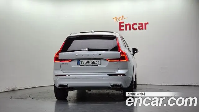 Volvo XC60 2021 thumb 3