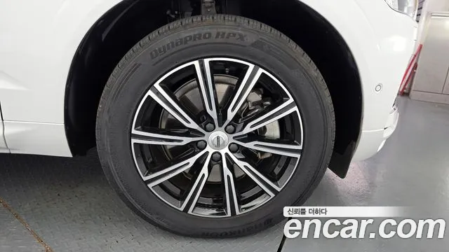 Volvo XC60 2021 thumb 4