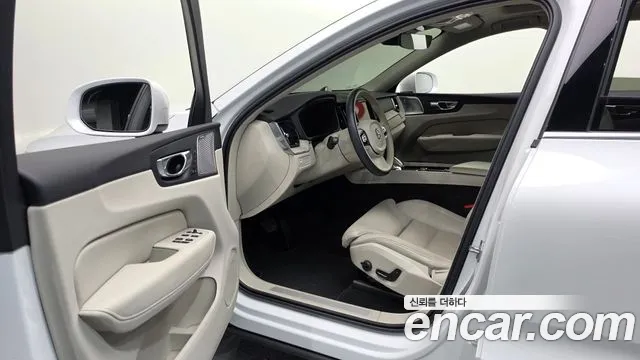 Volvo XC60 2021 thumb 9