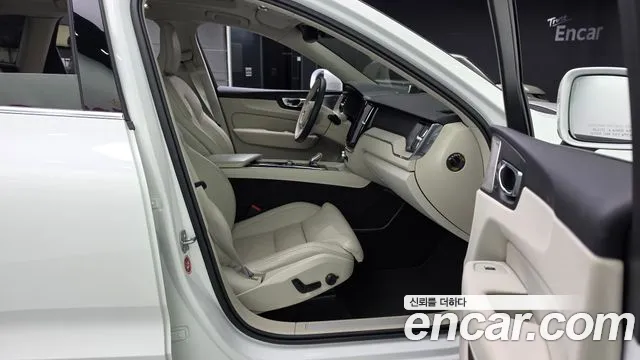Volvo XC60 2021 thumb 10