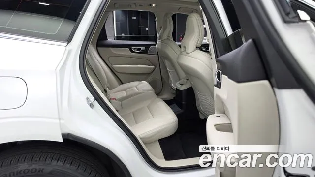 Volvo XC60 2021 thumb 11