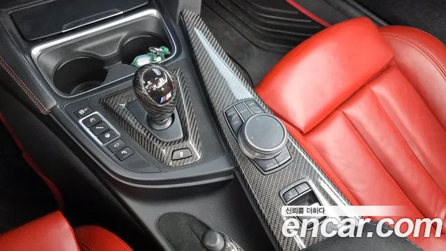 BMW M4 2018 thumb 9