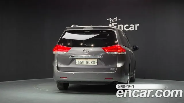 Toyota Sienna 2014 thumb 4