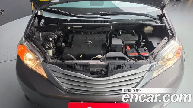 Toyota Sienna 2014 thumb 6