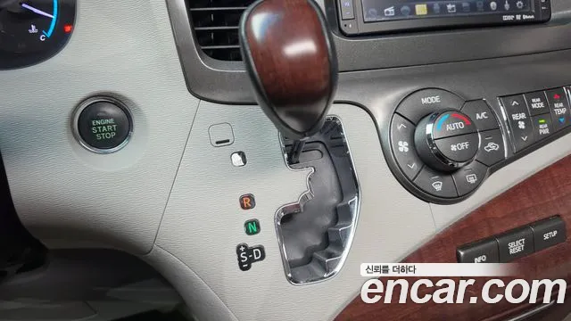 Toyota Sienna 2014 thumb 9