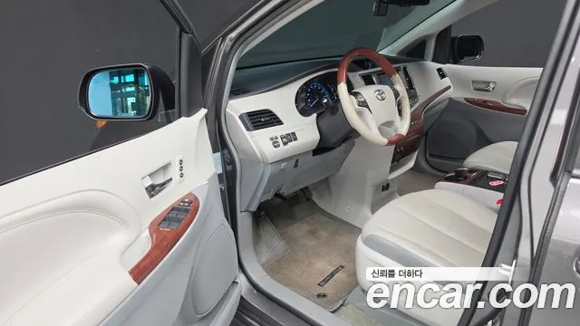 Toyota Sienna 2014 thumb 10