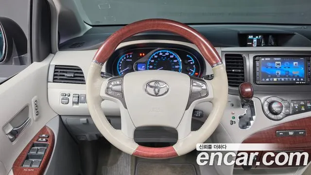 Toyota Sienna 2014 thumb 12