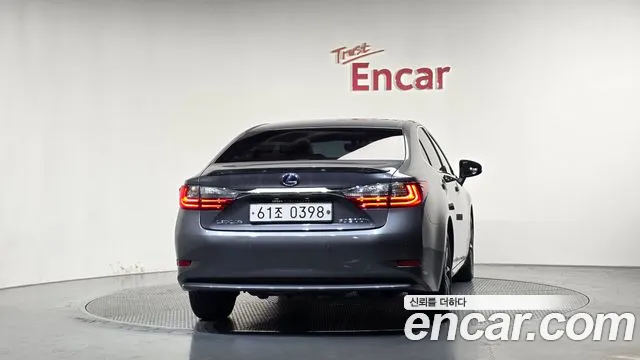 Lexus ES 2016 thumb 3