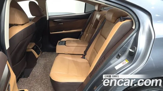 Lexus ES 2016 thumb 10
