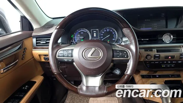 Lexus ES 2016 thumb 11