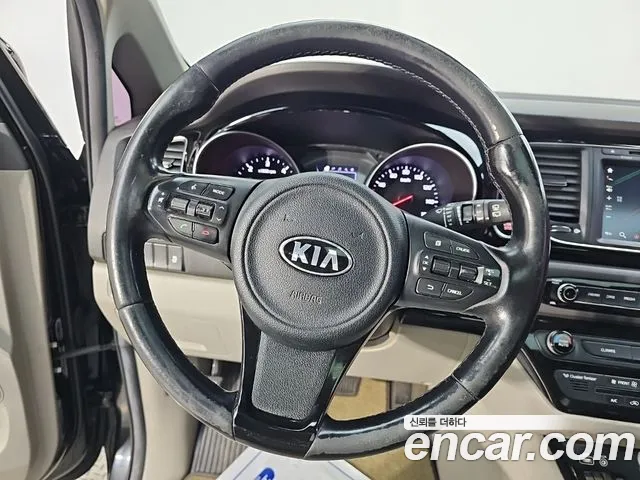 Kia Carnival 2014 thumb 8