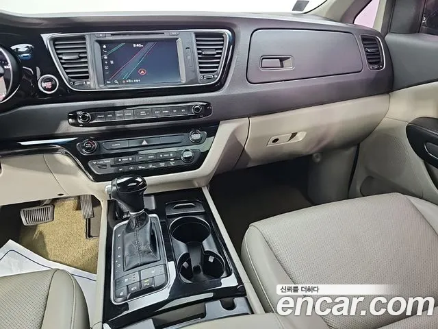 Kia Carnival 2014 thumb 9