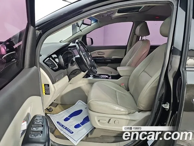 Kia Carnival 2014 thumb 10