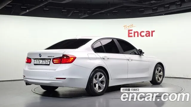 BMW 3-Series 2015 thumb 2
