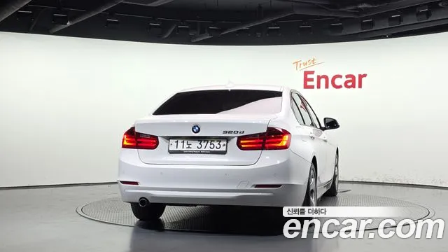BMW 3-Series 2015 thumb 4