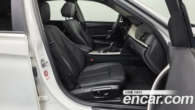 BMW 3-Series 2015 thumb 11