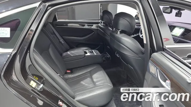 Genesis G80 2017 thumb 10