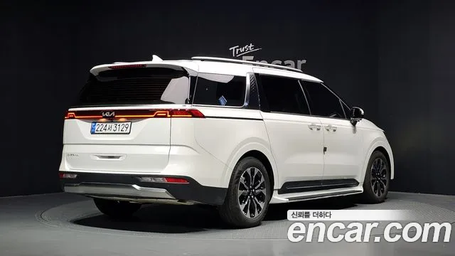 Kia Carnival 2023 thumb 2