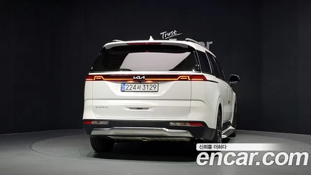 Kia Carnival 2023 thumb 4