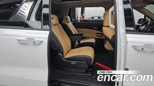 Kia Carnival 2023 thumb 11
